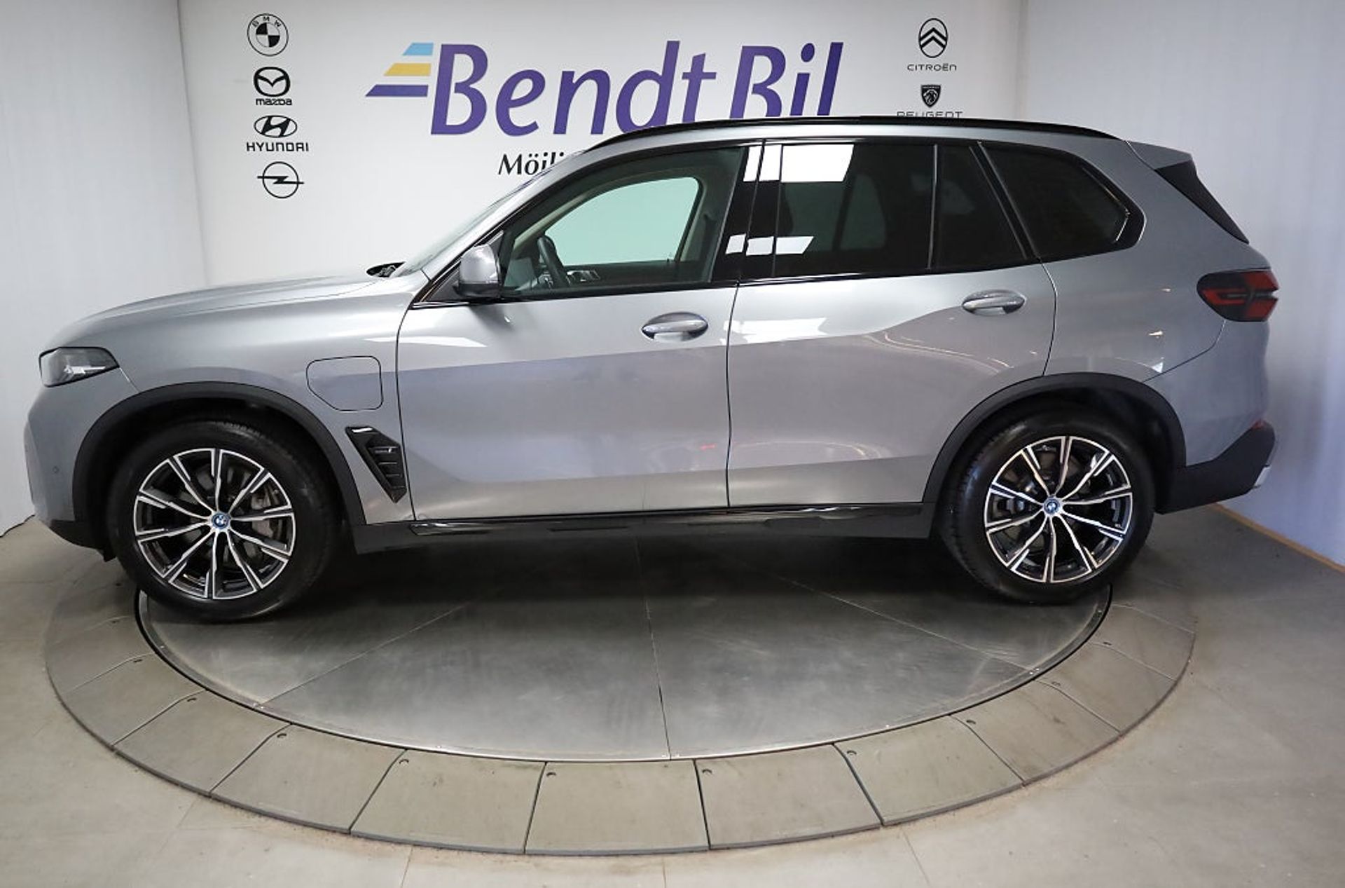 BMW X5 xDrive50e 2024, photo 7/10