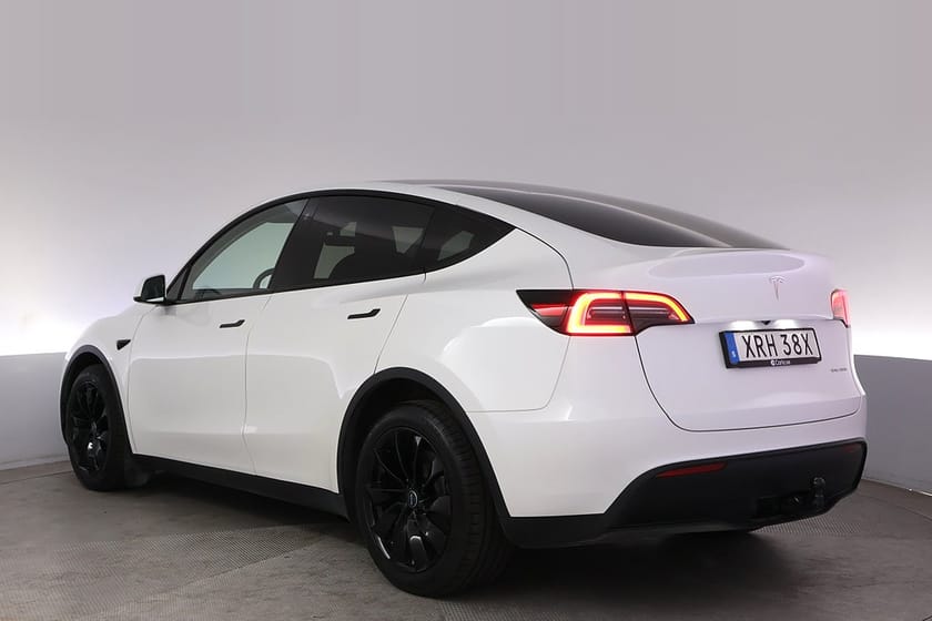 Bild 4 av Tesla Model Y Long Range AWD Autopilot Panorama