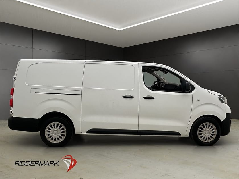 Bild 2 av Toyota Proace L3 Ny-Kamrem Värmare PDC Dragkrok HUD Moms