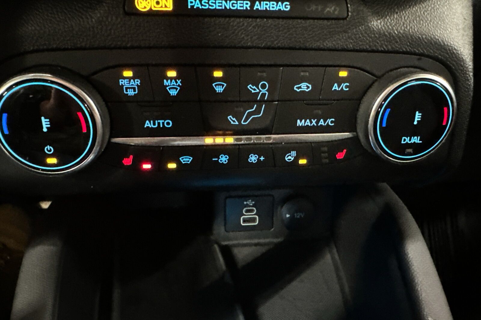 Ford Kuga Hybrid AWD bilde 33
