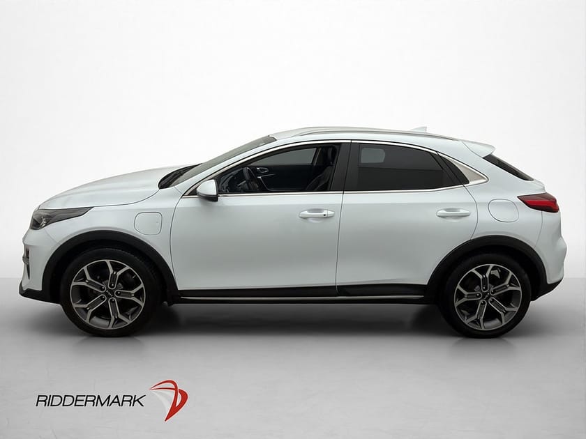 Bild 4 av Kia XCeed Plug-in Hybrid 141hk Drag Döda-vinkel Kamera Navi