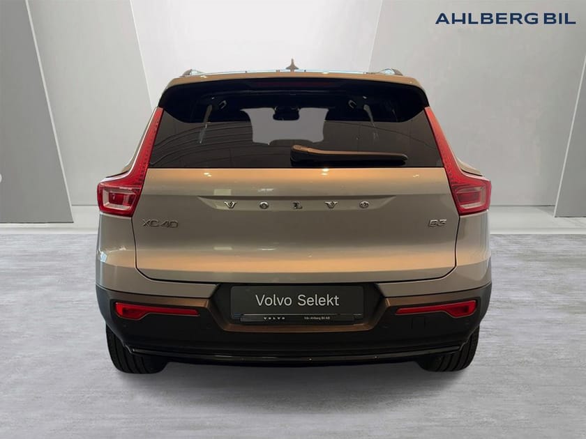 Bild 4 av Volvo XC40 B3 FWD Bensin Plus Dark. Backkamera, Navi, Adaptiv farthållare,  Programmerbar bränslevärmare,  Rattvärme