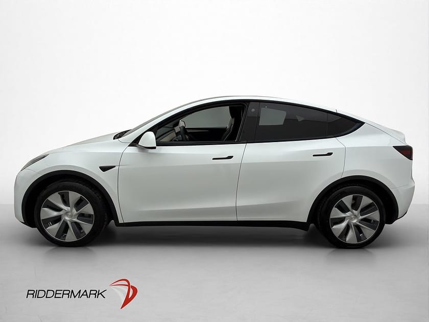 Bild 5 av Tesla Model Y Standard Range RWD Pano Drag Kamera AP 1 Brukare