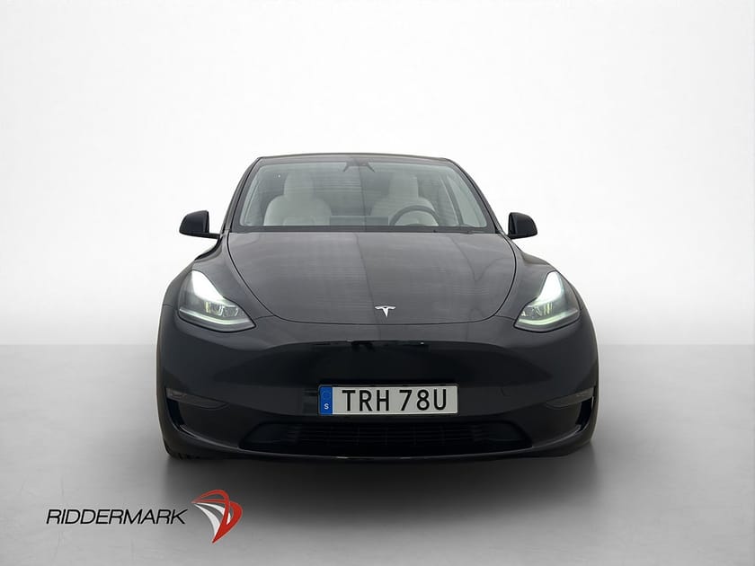Bild 3 av Tesla Model Y Performance Long Range Ljus interiör Pano Drag