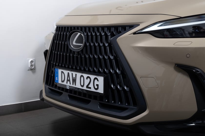 Bild 3 av Lexus NX 450h+ E-CVT 309hk Overtrail Plug-In HuD/Drag/360/