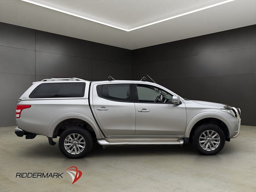 Bild 2 av Mitsubishi L200 Dubbelhytt 2.4 4WD Värm Drag Diff Skinn Kåpa Moms 1-Äga