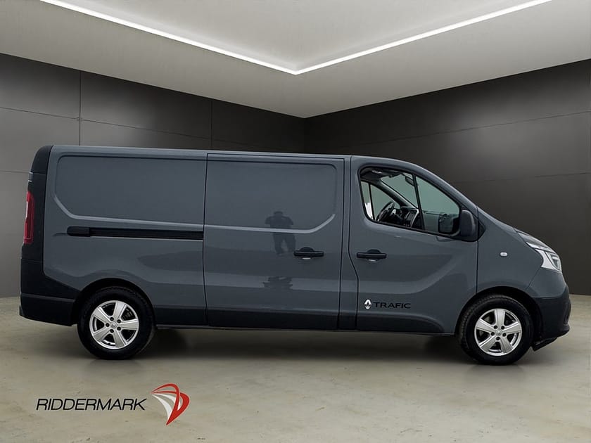 Bild 2 av Renault Trafic Skåpbil L2 145hk Värm Drag LED B-Kamera V-Inredd Moms