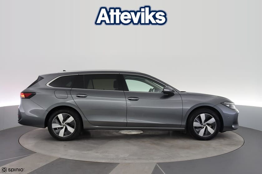 Bild 2 av Volkswagen Passat Sportscombi eTSI DSG Keyless El-lucka Kamera Värm EDITION
