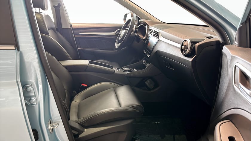 Bild 3 av MG ZS EV LHD 45KWH LUXURY | B-KAMERA | PANO |