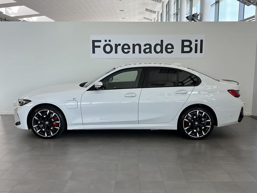 Bild 3 av BMW 330e xDrive Sedan M Sport Rattvärme Drag H/K Park Assist