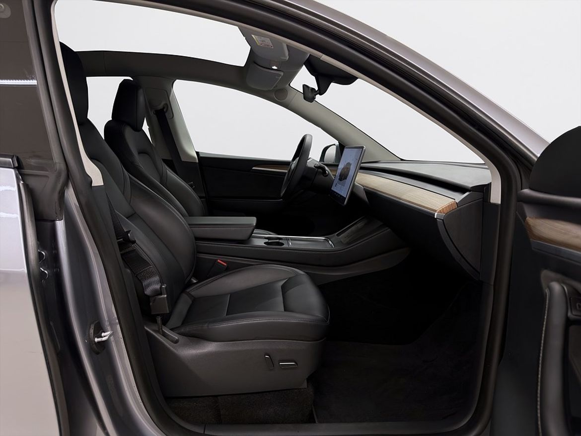 Tesla Model Y Long Range AWD, 514ps, 2024