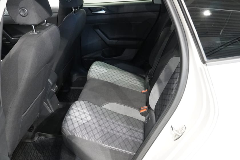 Bild 5 av Volkswagen Taigo TSI 110 HK DSG R LINE BACKKAMERA