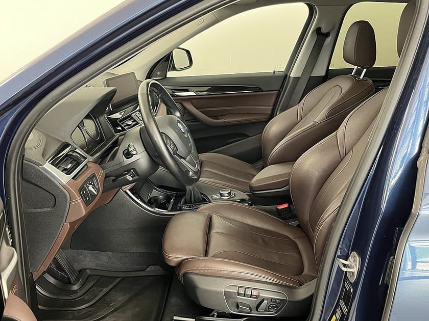 Bild 5 av BMW X1 xDrive25e Model Sport H/K Drag Panorama Komfort Access