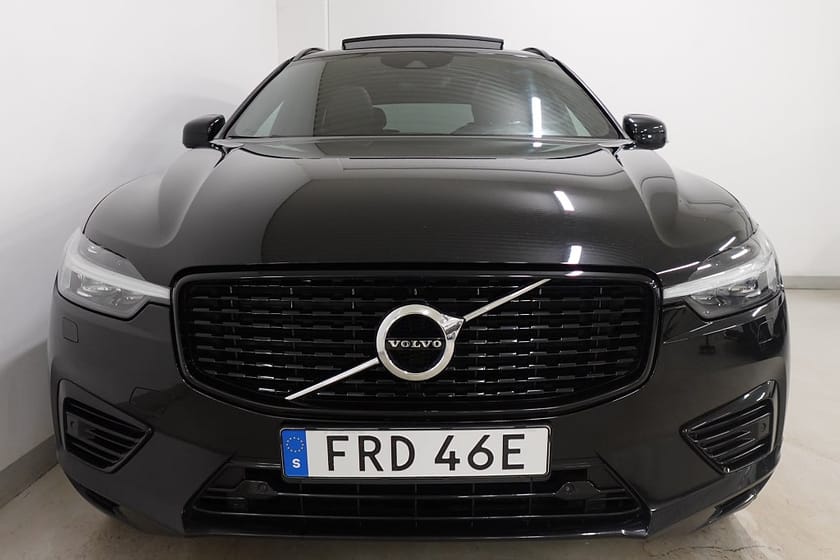 Bild 2 av Volvo XC60 Recharge T6 AWD Aut R-Design Panorama Drag P-Värme MOMS
