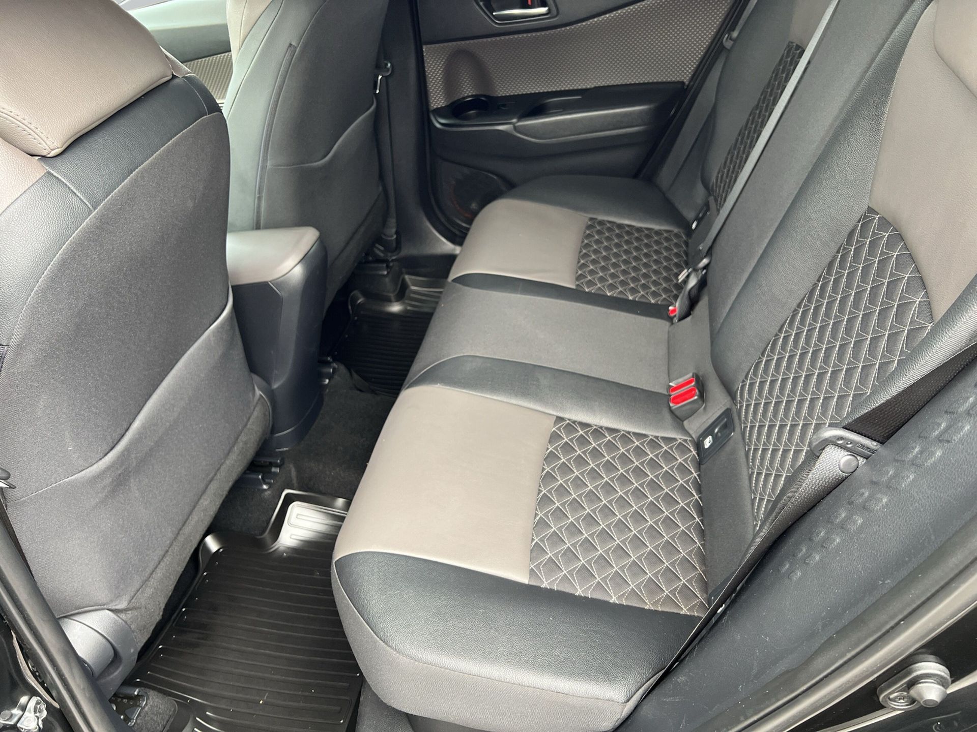 Toyota C-HR Hybrid 2021, bild 7/10