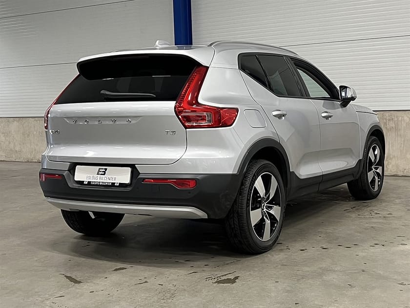 Bild 4 av Volvo XC40 T3 Manuell 156 HK / Momentum Pro / Panorama / harman kardon /