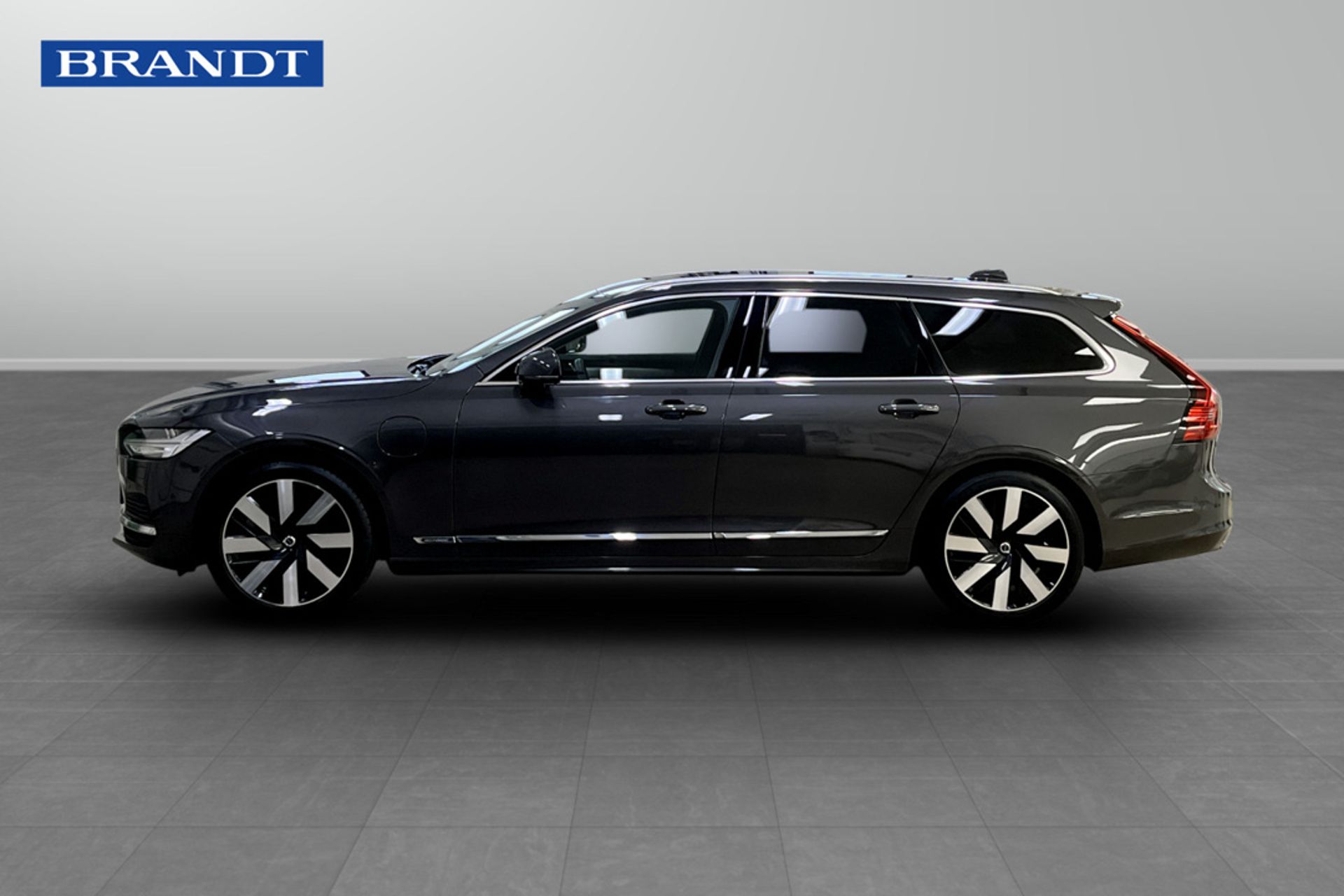 Volvo V90 Recharge T6 AWD 2024, photo 3/9