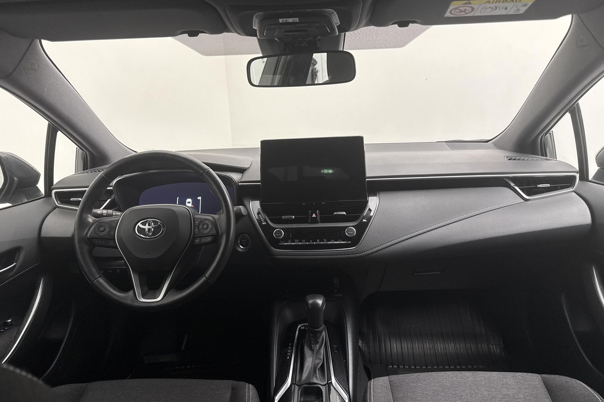 Toyota Corolla 1.8 Hybrid 2023, photo 7/10