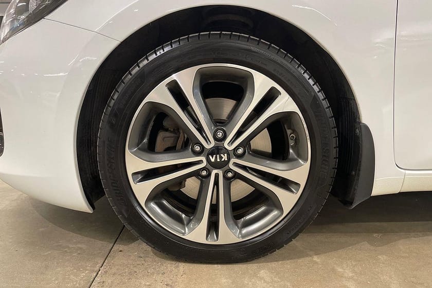 Bild 5 av Kia cee'd_sw 1.6 GDI DCT GT-Line / B-Kamera / Navi / Rattvärme