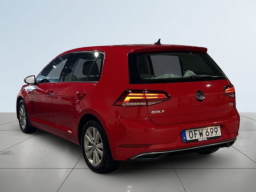 Bild 5 av Volkswagen Golf 5-dörrar 1.0 TSI Kamera Drag Extraljus Mvärm S/V-hjul