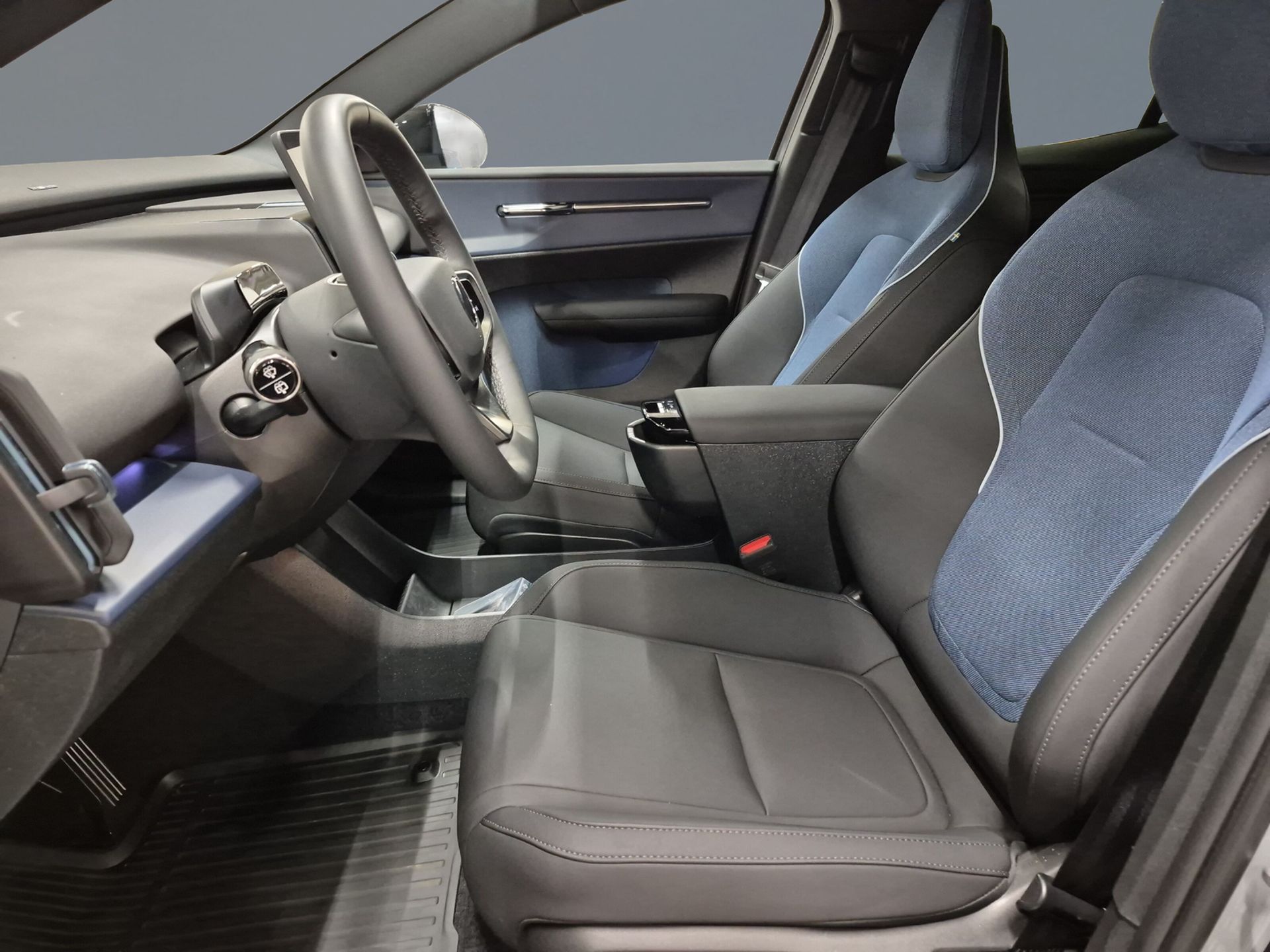 Volvo EX30 2025, kuva 6/10