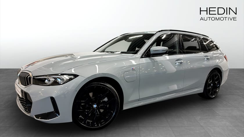 Bild 1 av BMW 330e xDrive Touring M Sport Drag Hi-FiTonade