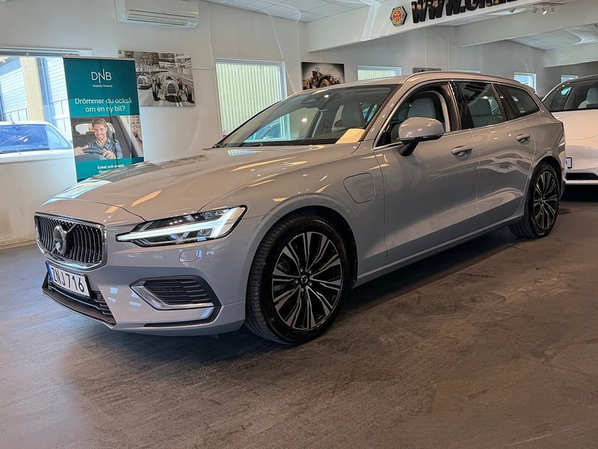 Bild 2 av Volvo V60 Recharge T6 AWD Core Edition Drag Gps Skinn Blis 398hk