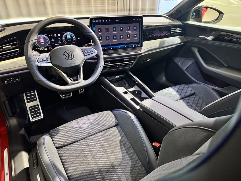 Bild 4 av Volkswagen Passat Variant eHybrid R-Line 272HK Black Edition