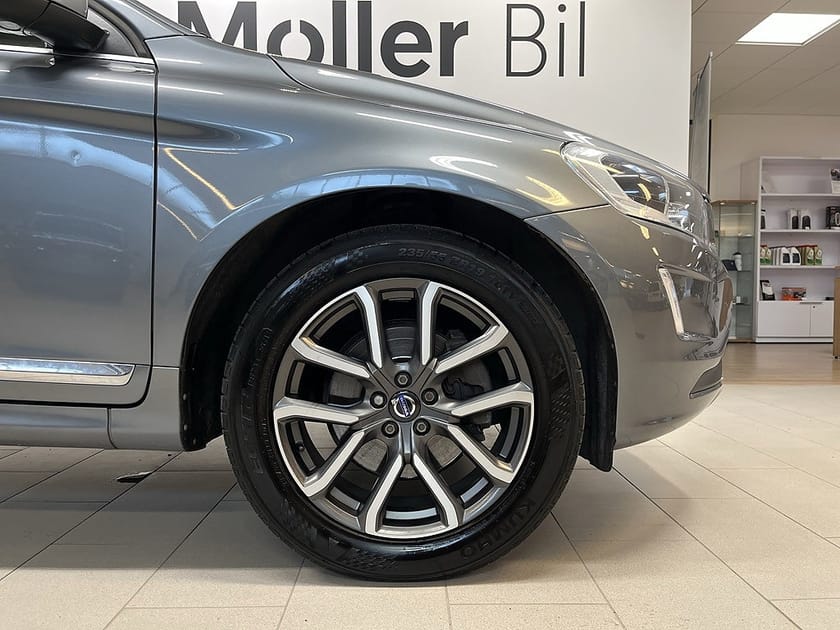 Bild 4 av Volvo XC60 D4 AWD Classic Summum 190hk I Drag I Läder I BLIS
