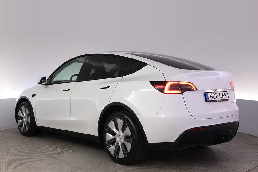 Bild 4 av Tesla Model Y Long Range AWD Autopilot Pano Drag