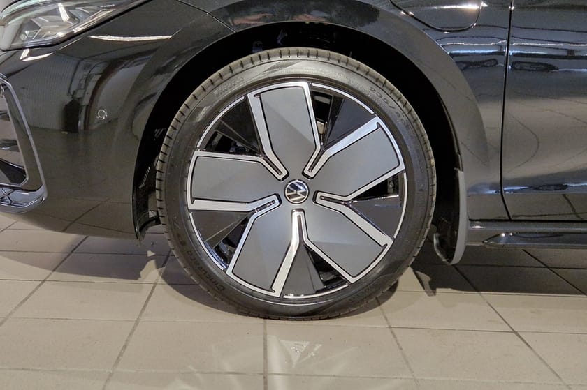 Bild 3 av Volkswagen Passat Variant eHybrid 272 DSG6 R-LINE