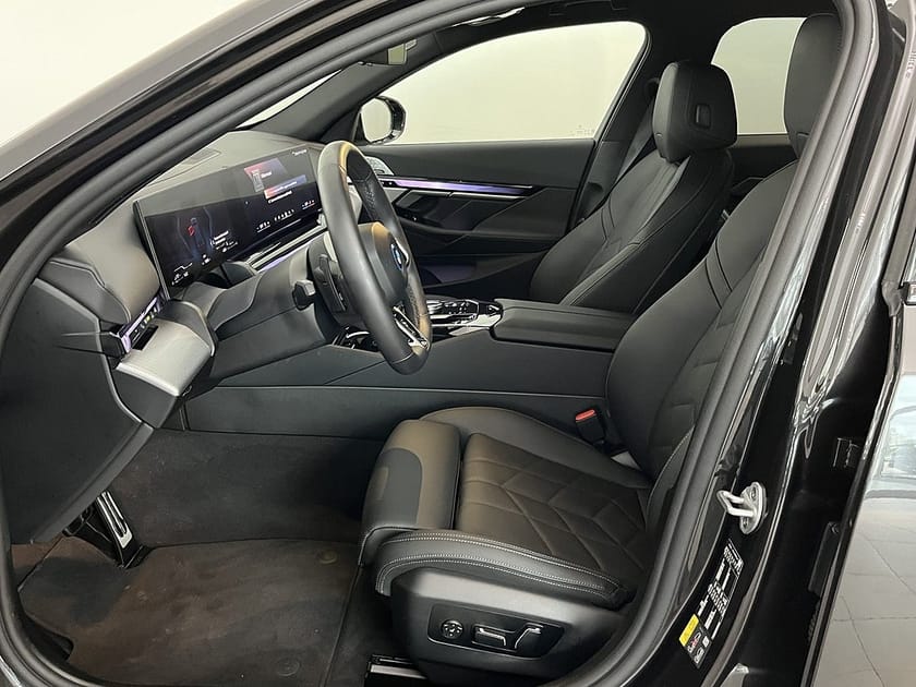 Bild 5 av BMW 530e xDrive Sedan 4,95 ränta M Sport B&W Rattvärme Dragkrok