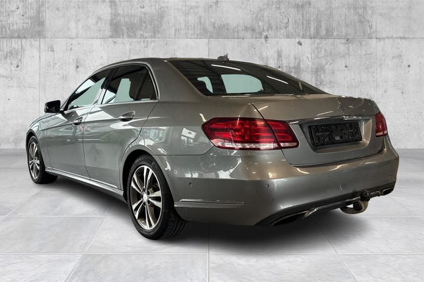 Bilde 2 av Mercedes-Benz E 200 CDI 2.1l 136hk aut/Krok/Soltak/Skinn/PDC/Navi++