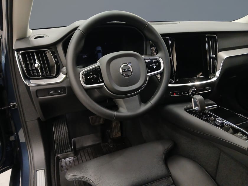 Bild 5 av Volvo V60 T6 AWD Plus Dark Nordic Edition//360-kamera//