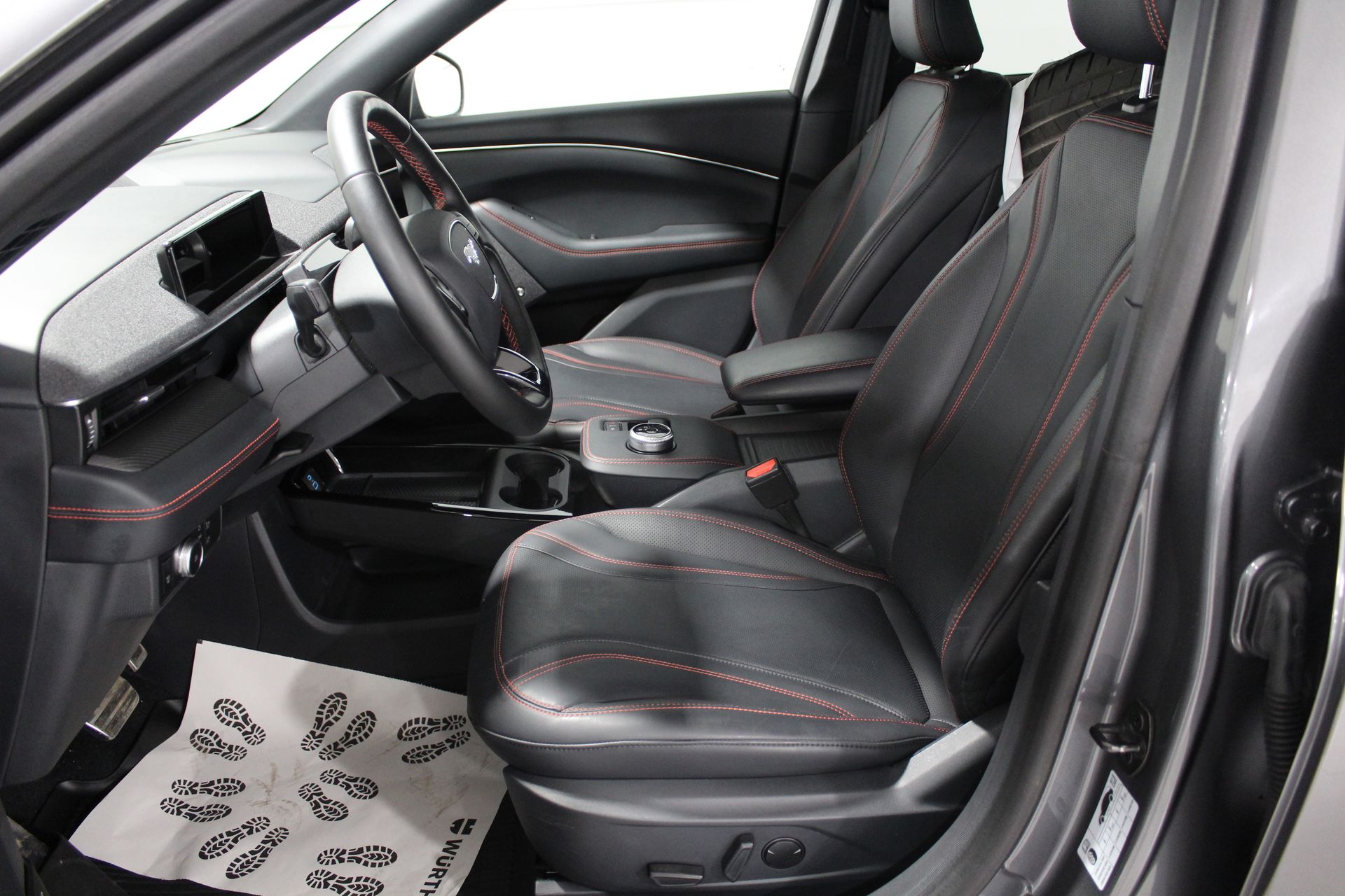 Ford Mustang Mach-E Standard Range AWD 2021, kuva 7/22