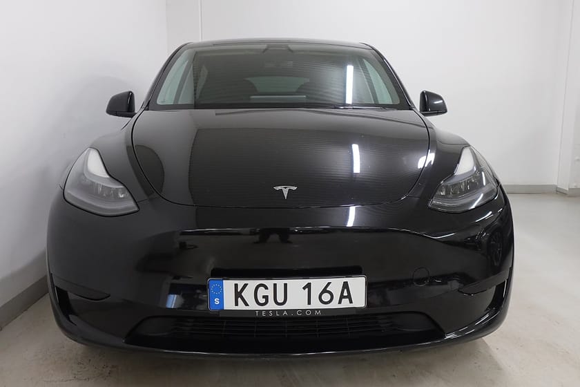 Bild 2 av Tesla Model Y Standard Range RWD 360° Drag Pano Premium Autopilot MOMS