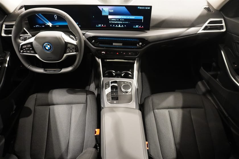 Bild 2 av BMW 330e xDrive Touring