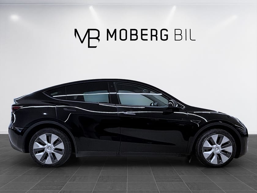Bild 4 av Tesla Model Y Long Range AWD 514hk Pano Läder Navi B-Kamera Drag MOMS
