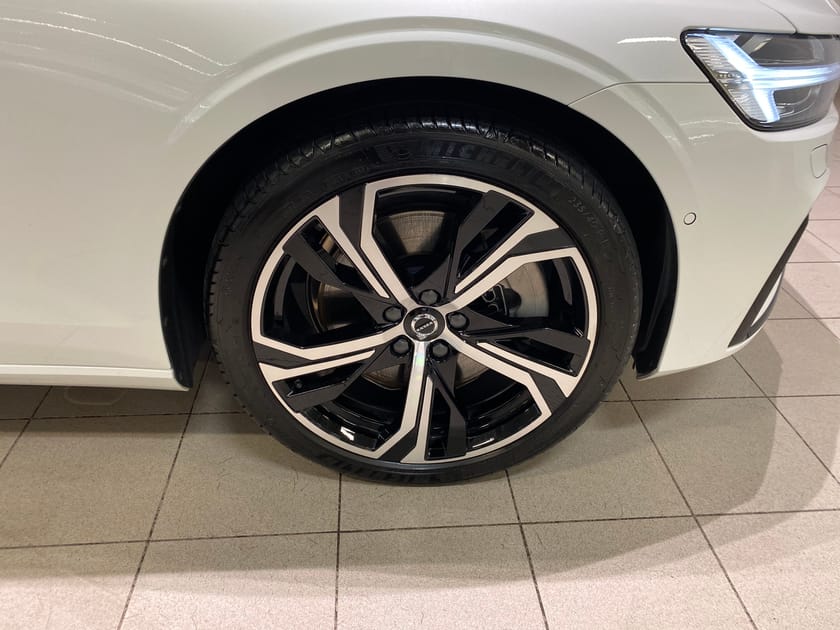 Bild 3 av Volvo V60 T6 Plus Dark Nordic Edition