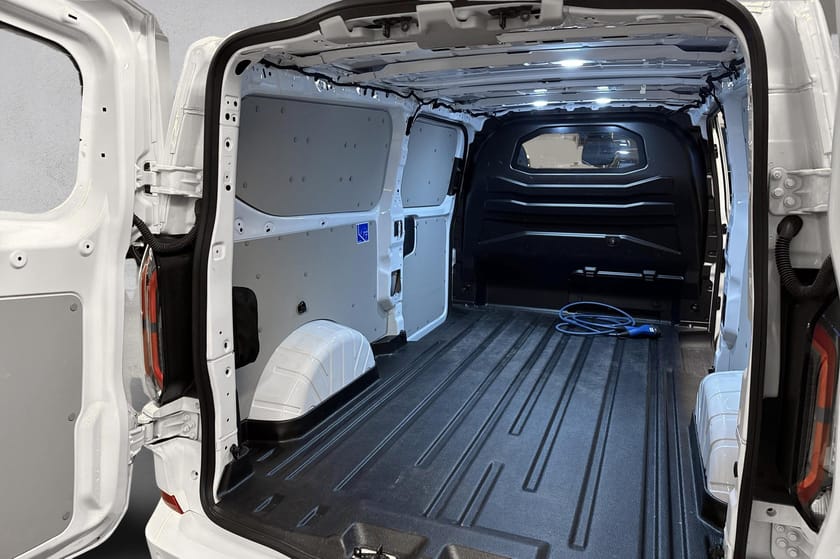 Bilde 5 av Ford E-Transit Custom 320 L2 Limited | Førerpakke | 360 kamera | El.hengerfeste