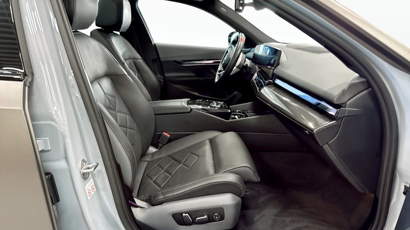 Bild 3 av BMW i5 M60 xDrive Touring M Sport Pro Bowers/Wilkins Kolfiberpaket SE SPEC*