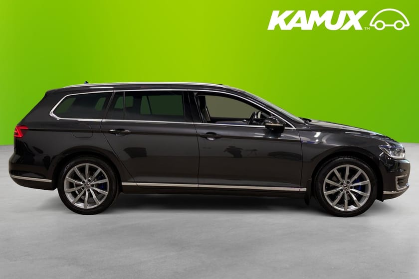 Bild 2 av Volkswagen Passat Variant GTE 1.4 TSI Executive 218 HK Cockpit B-Kamera Skinn/Alcantara Carplay Värmare Drag Få ägare!