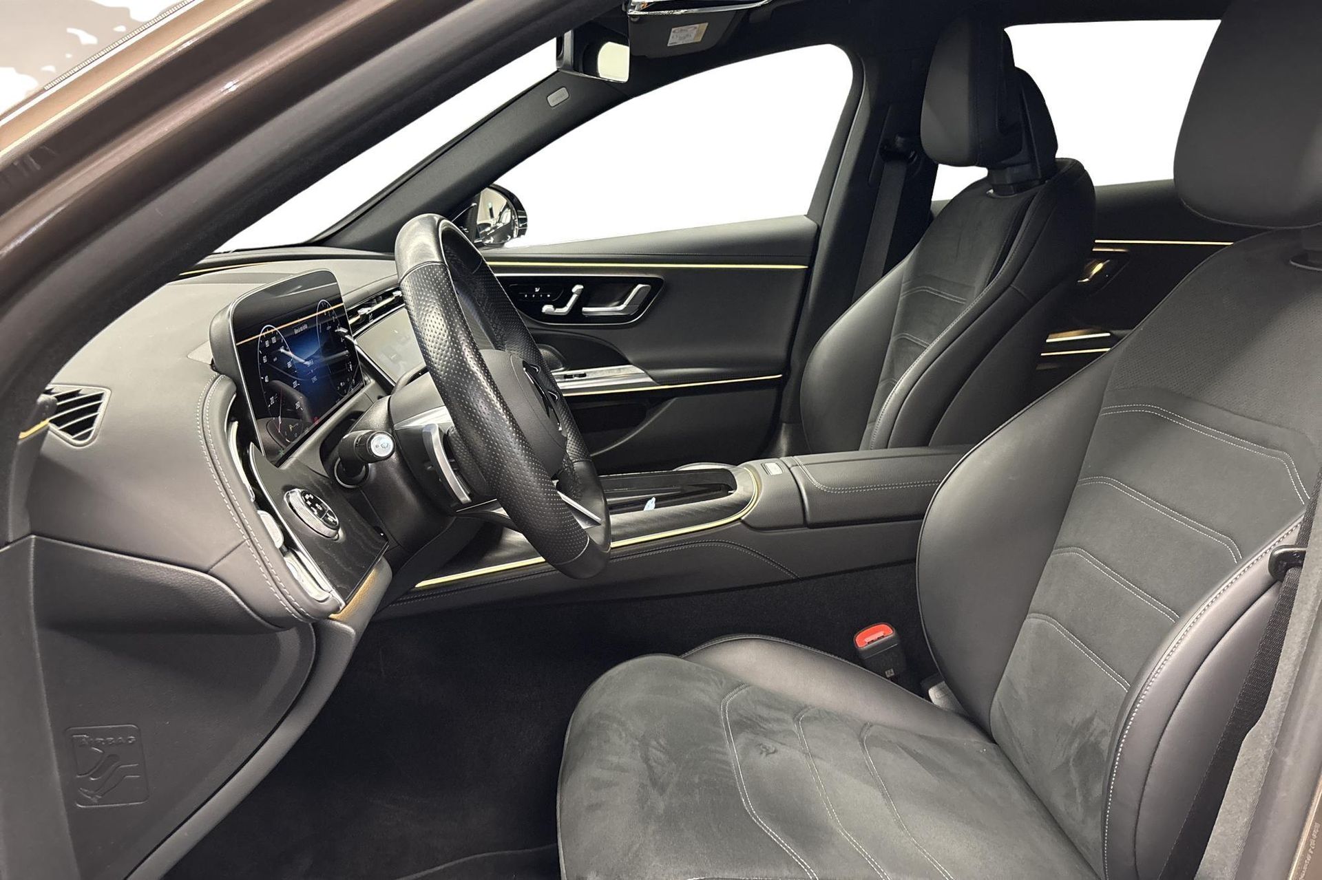 Mercedes-Benz E 300 d e 4MATIC T 2025, bild 6/10