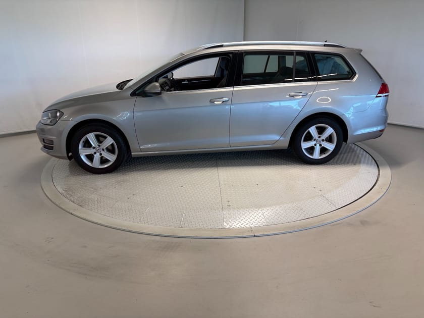 Bilde 2 av Volkswagen Golf Stasjonsvogn Highl 105hk DSG ACC/Krok/P.sens f+b/P.varmer/DAB/Outlet