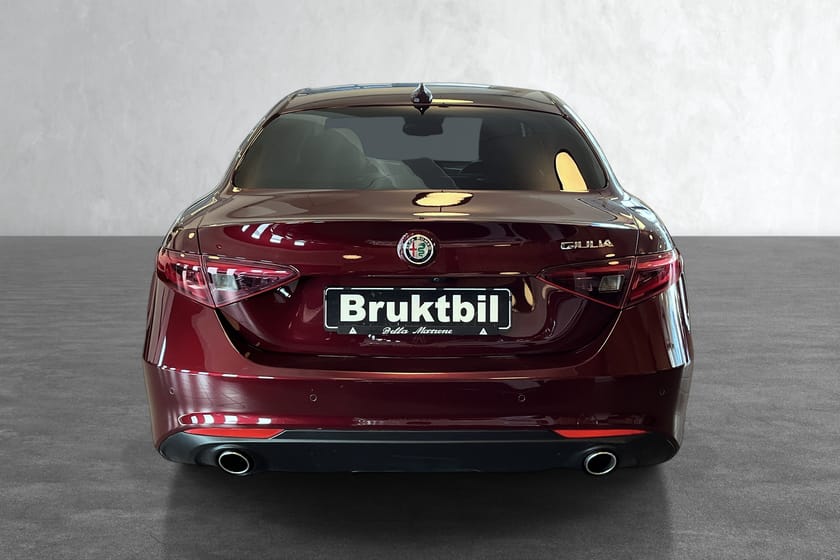 Bilde 4 av Alfa Romeo Giulia -MANUELL-CRUISE-180 HK.-HENGERFESTE-