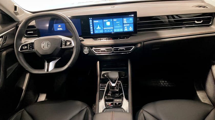 Bild 4 av MG HS PHEV LUX 1.5T AT (BLACK) - PEARL WHITE