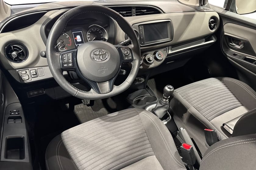 Bild 5 av Toyota Yaris 1,5 5D ACTIVE BACKKAMERA/FART-H/V-HJUL
