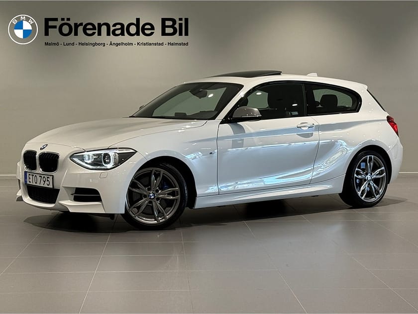 Bild 1 av BMW M135i Glastaklucka HiFi Högtalare Sportstolar 18"
