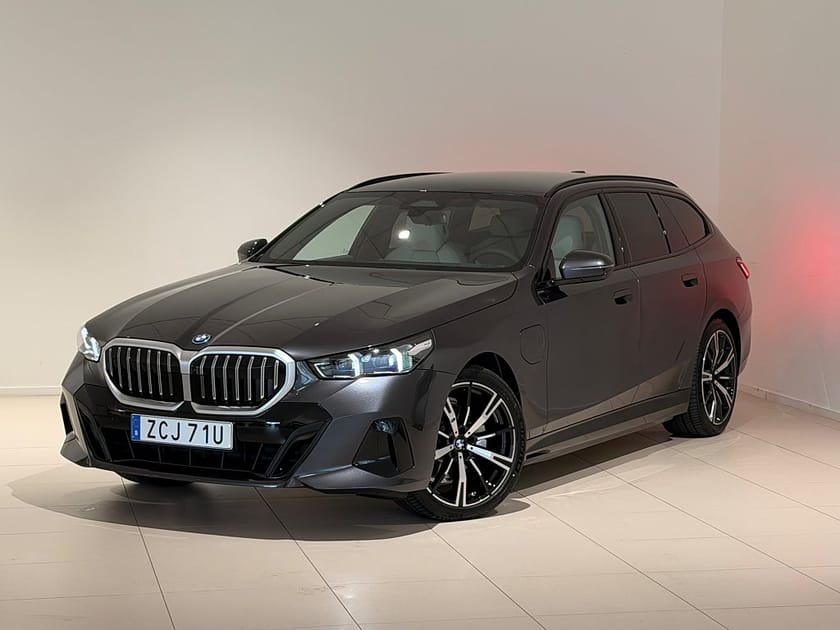 Bild 1 av BMW 530e xDrive Touring xDrive, Driving Plus, Parking Plus, Harman Kardon, 20"