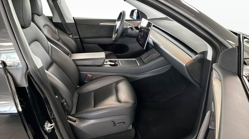 Bild 3 av Tesla Model Y Long Range AWD 514hk AutoP 3 Navi Kamera Moms